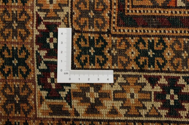 Bukhara Oriental Rug 102 × 145 cm, Wool, hand-knotted, Tekke — view 3