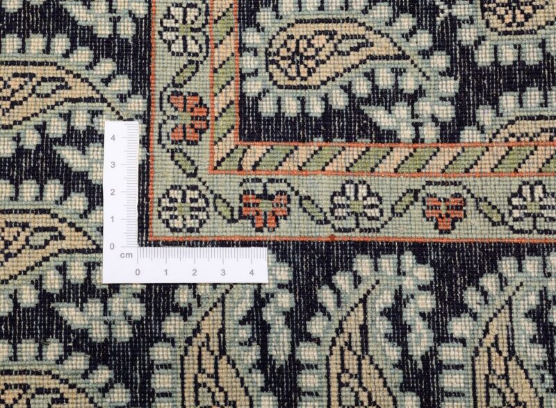 Farahan Oriental Rug 95 × 154 cm, Silk, hand-knotted, Boteh — view 3 Farahan Oriental Rug 95 × 154 cm, Silk, hand-knotted, Boteh — view 3