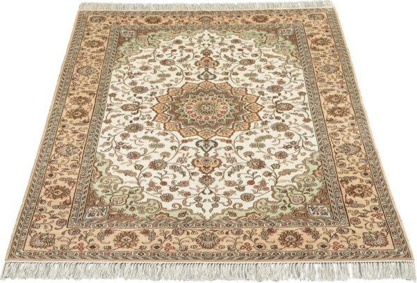 Qom Oriental Rug 121 × 180 cm, Silk, hand-knotted — view 2 Qom Oriental Rug 121 × 180 cm, Silk, hand-knotted — view 2