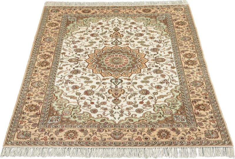 Qom Oriental Rug 121 × 180 cm, Silk, hand-knotted — view 2 Qom Oriental Rug 121 × 180 cm, Silk, hand-knotted — view 2