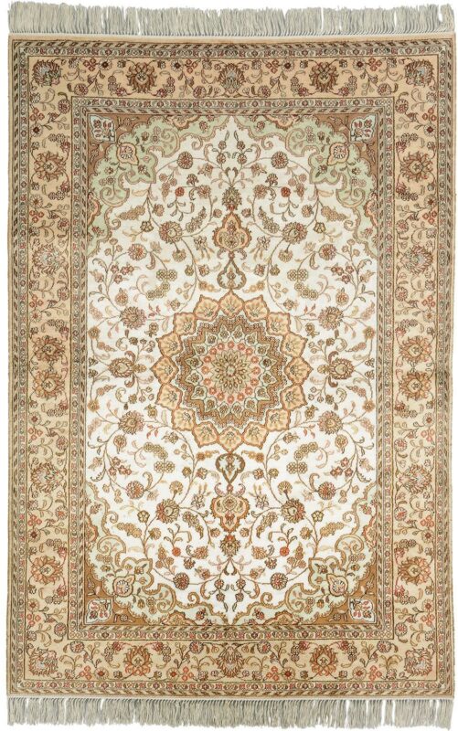 Qom Oriental Rug 121 × 180 cm, Silk, hand-knotted Qom Oriental Rug 121 × 180 cm, Silk, hand-knotted