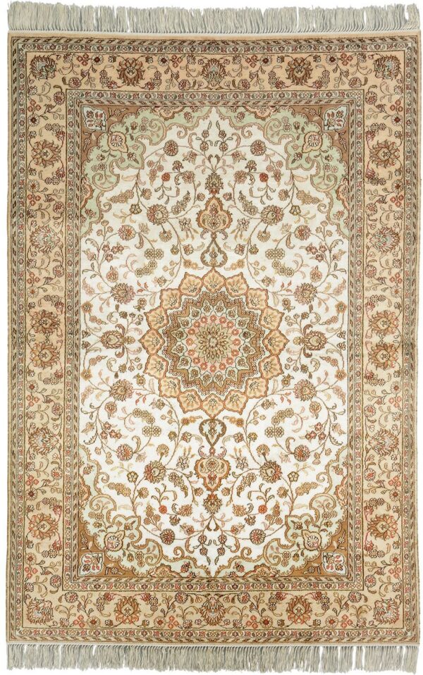 Qom Oriental Rug 121 × 180 cm, Silk, hand-knotted Qom Oriental Rug 121 × 180 cm, Silk, hand-knotted