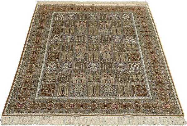 Qom Oriental Rug 123 × 186 cm, Silk, hand-knotted, exclusive — view 2 Qom Oriental Rug 123 × 186 cm, Silk, hand-knotted, exclusive — view 2