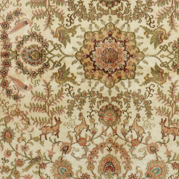 Qom Oriental Rug 126 × 183 cm, Silk, hand-knotted, silk sheen — view 4