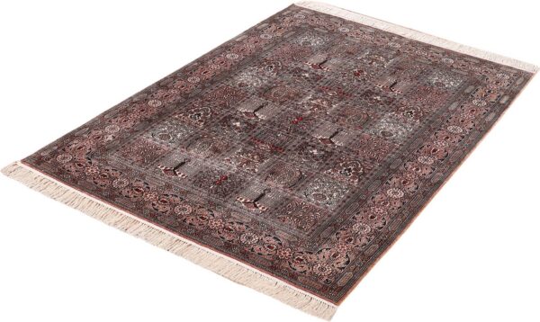 Qom Oriental Rug 127 × 186 cm, Silk, hand-knotted — view 3 Qom Oriental Rug 127 × 186 cm, Silk, hand-knotted — view 3