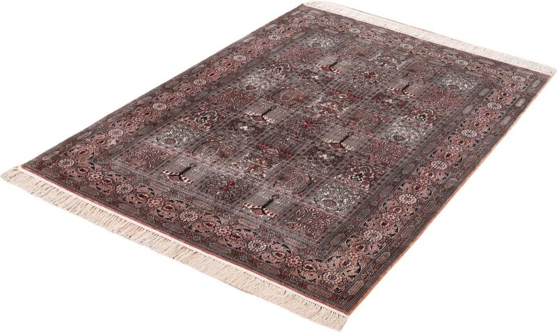 Qom Oriental Rug 127 × 186 cm, Silk, hand-knotted — view 3 Qom Oriental Rug 127 × 186 cm, Silk, hand-knotted — view 3