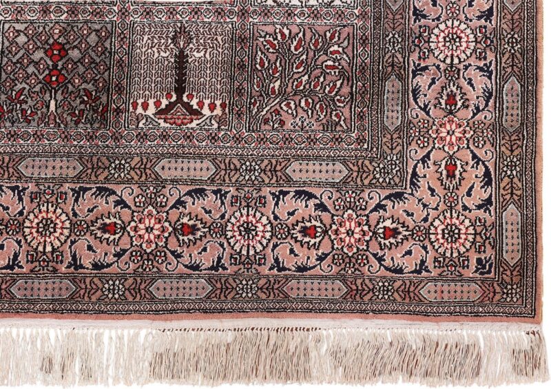 Qom Oriental Rug 127 × 186 cm, Silk, hand-knotted — view 5 Qom Oriental Rug 127 × 186 cm, Silk, hand-knotted — view 5