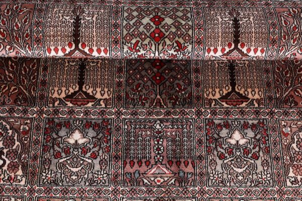 Qom Oriental Rug 127 × 186 cm, Silk, hand-knotted — view 8 Qom Oriental Rug 127 × 186 cm, Silk, hand-knotted — view 8