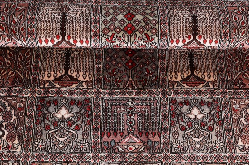 Qom Oriental Rug 127 × 186 cm, Silk, hand-knotted — view 8 Qom Oriental Rug 127 × 186 cm, Silk, hand-knotted — view 8