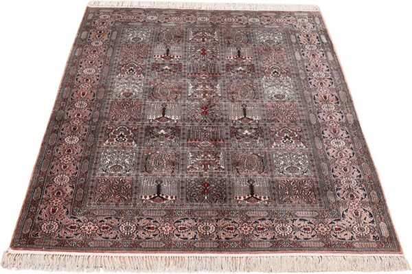 Qom Oriental Rug 127 × 186 cm, Silk, hand-knotted — view 2 Qom Oriental Rug 127 × 186 cm, Silk, hand-knotted — view 2