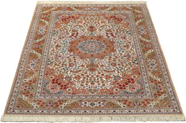 Qom Oriental Rug 128 × 191 cm, Silk, hand-knotted — view 2