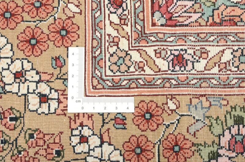 Qom Oriental Rug 128 × 191 cm, Silk, hand-knotted — view 3