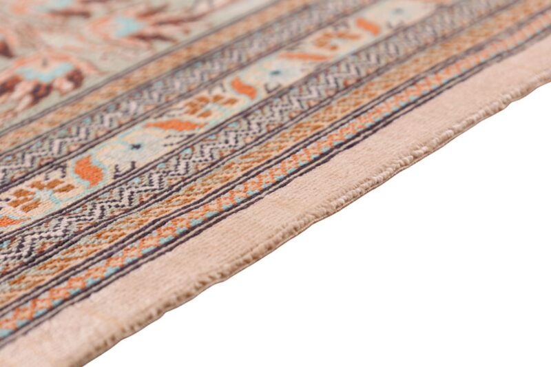 Qom Oriental Rug 155 × 240 cm, Silk, hand-knotted, exclusive — view 5 Qom Oriental Rug 155 × 240 cm, Silk, hand-knotted, exclusive — view 5