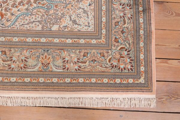 Qom Oriental Rug 155 × 240 cm, Silk, hand-knotted, exclusive — view 7 Qom Oriental Rug 155 × 240 cm, Silk, hand-knotted, exclusive — view 7