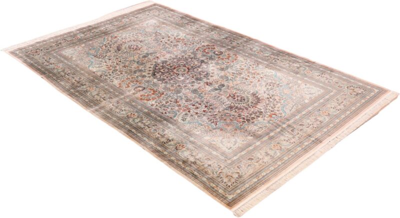 Qom Oriental Rug 155 × 240 cm, Silk, hand-knotted, exclusive — view 4 Qom Oriental Rug 155 × 240 cm, Silk, hand-knotted, exclusive — view 4