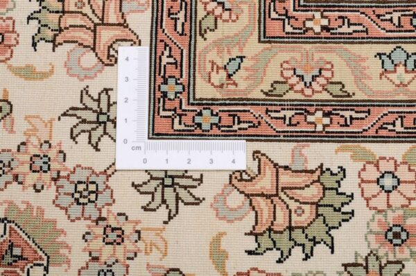 Qom Oriental Rug 157 × 245 cm, Silk, hand-knotted, very fine — view 3