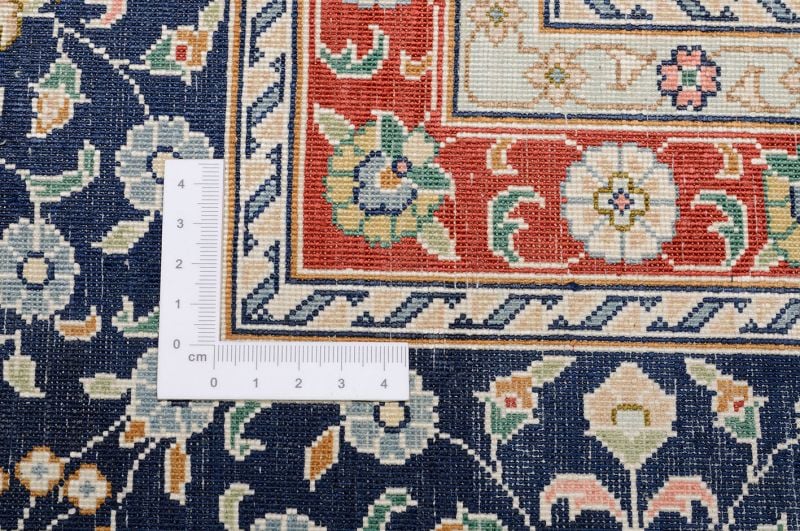 Qom Oriental Rug 172 × 235 cm, Silk, hand-knotted, silk sheen — view 3