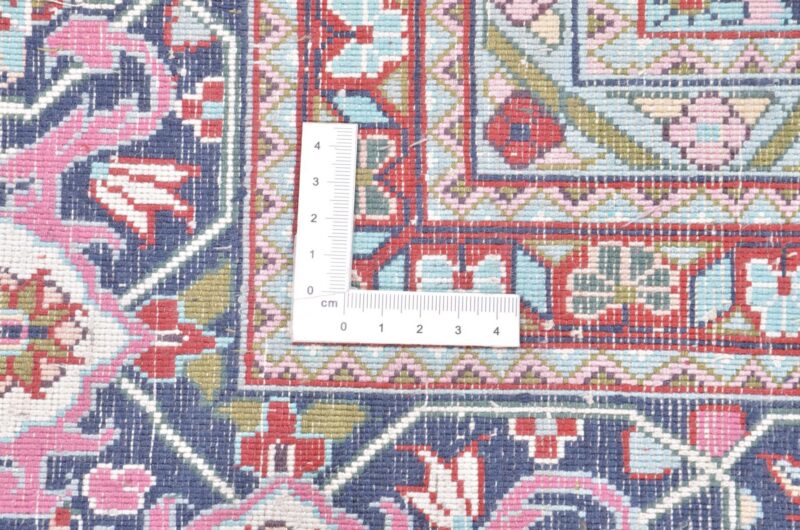Qom Oriental Rug 184 × 276 cm, Silk, hand-knotted — view 3