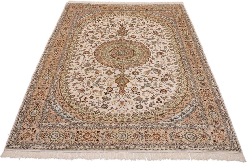 Qom Oriental Rug 190 × 278 cm, Silk, hand-knotted, luxury — view 2 Qom Oriental Rug 190 × 278 cm, Silk, hand-knotted, luxury — view 2