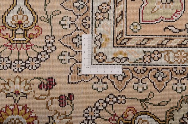 Qom Oriental Rug 190 × 278 cm, Silk, hand-knotted, luxury — view 3 Qom Oriental Rug 190 × 278 cm, Silk, hand-knotted, luxury — view 3