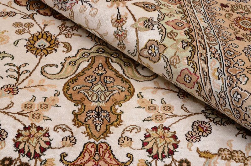 Qom Oriental Rug 190 × 278 cm, Silk, hand-knotted, luxury — view 4 Qom Oriental Rug 190 × 278 cm, Silk, hand-knotted, luxury — view 4
