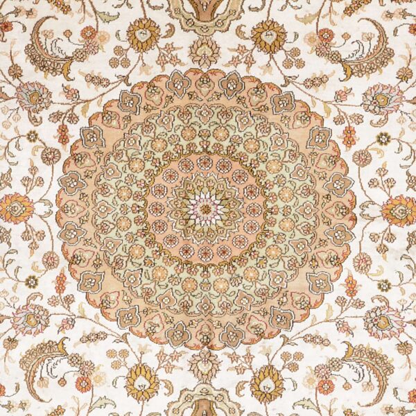 Qom Oriental Rug 190 × 278 cm, Silk, hand-knotted, luxury — view 5 Qom Oriental Rug 190 × 278 cm, Silk, hand-knotted, luxury — view 5