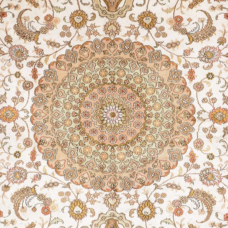 Qom Oriental Rug 190 × 278 cm, Silk, hand-knotted, luxury — view 5 Qom Oriental Rug 190 × 278 cm, Silk, hand-knotted, luxury — view 5