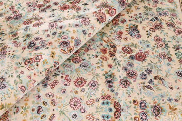Qom Oriental Rug 200 × 300 cm, Silk, hand-knotted — view 8 Qom Oriental Rug 200 × 300 cm, Silk, hand-knotted — view 8