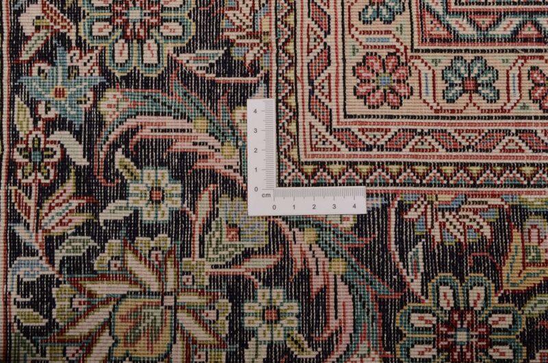 Qom Oriental Rug 202 × 302 cm, Silk, hand-knotted — view 3