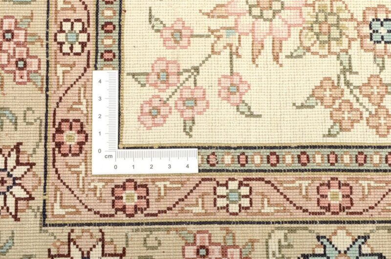 Qom Oriental Rug 280 × 360 cm, Silk, hand-knotted — view 3