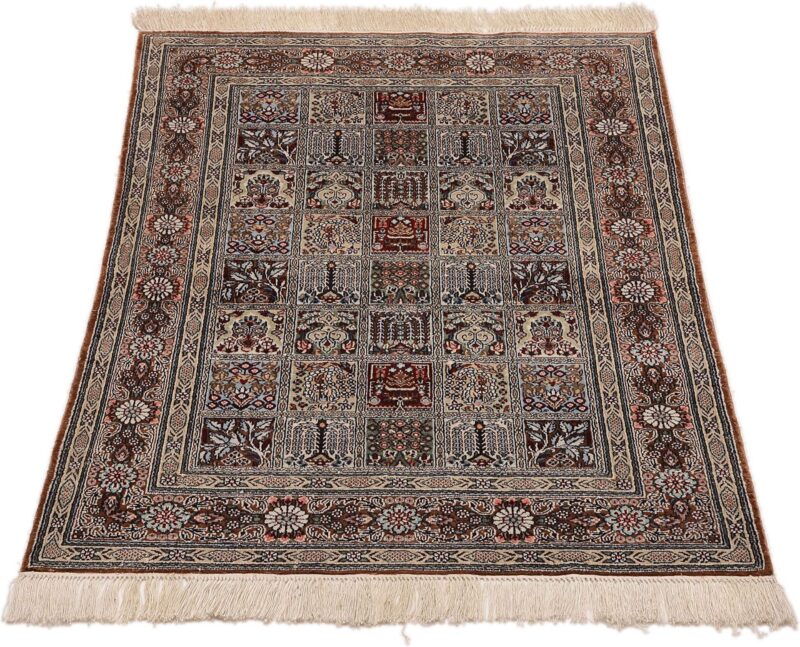 Qom Oriental Rug 76 × 122 cm, Silk, hand-knotted, exclusive — view 2 Qom Oriental Rug 76 × 122 cm, Silk, hand-knotted, exclusive — view 2