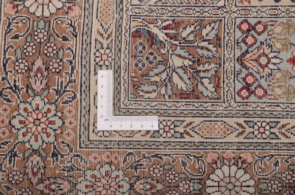 Qom Oriental Rug 76 × 122 cm, Silk, hand-knotted, exclusive — view 3 Qom Oriental Rug 76 × 122 cm, Silk, hand-knotted, exclusive — view 3