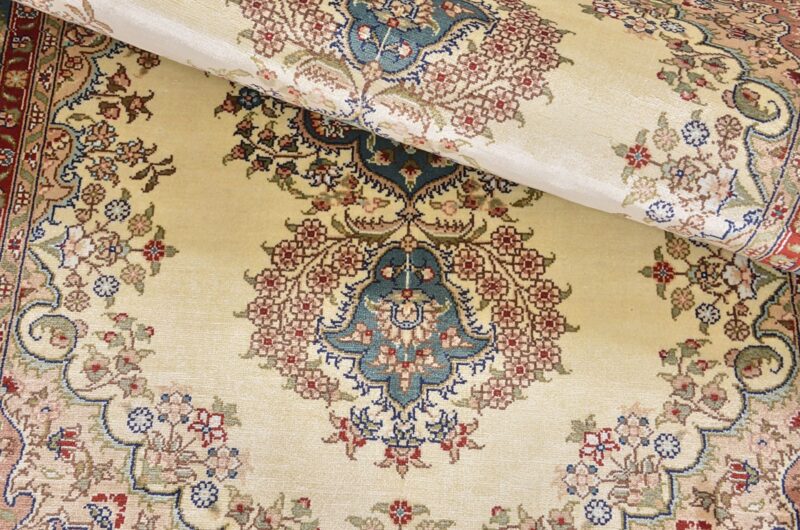 Qom Oriental Rug 78 × 121 cm, Silk, hand-knotted — view 5