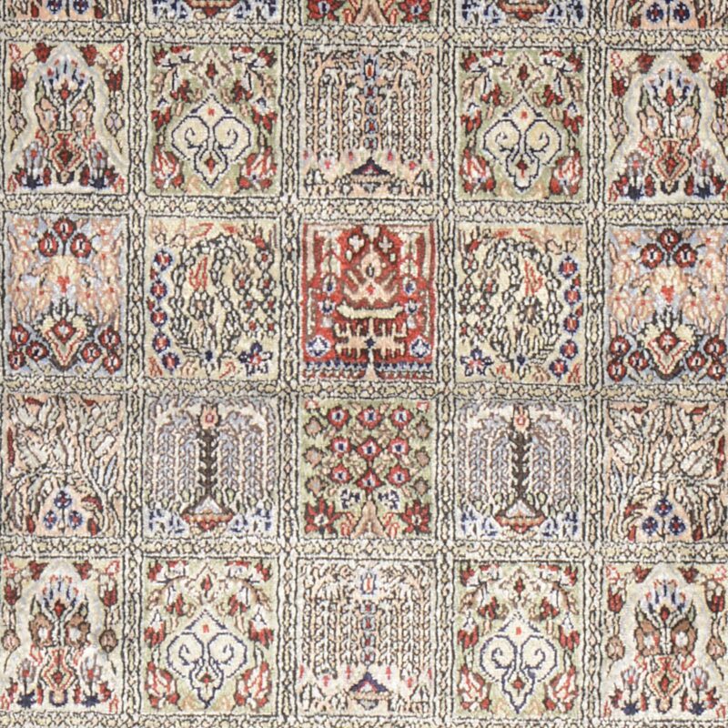 Qom Oriental Rug 78 × 122 cm, Silk, hand-knotted — view 4
