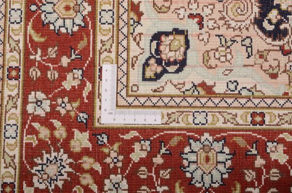 Qom Oriental Rug 79 × 121 cm, Silk, hand-knotted — view 3
