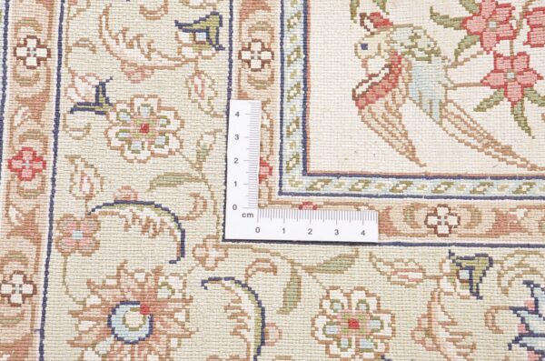 Qom Oriental Rug 79 × 123 cm, Silk, hand-knotted — view 4 Qom Oriental Rug 79 × 123 cm, Silk, hand-knotted — view 4