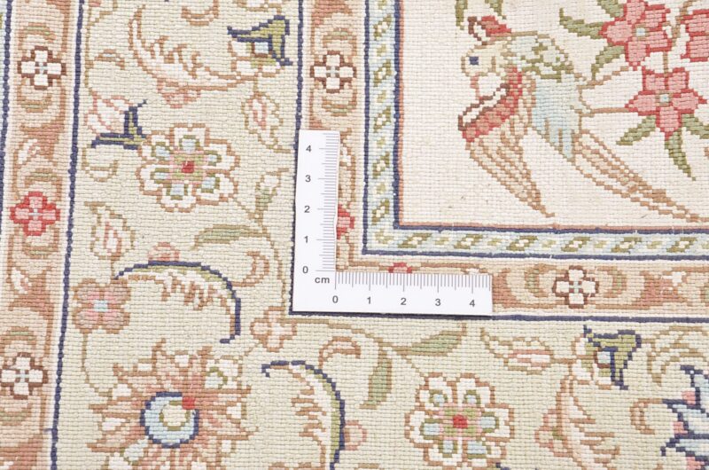 Qom Oriental Rug 79 × 123 cm, Silk, hand-knotted — view 4 Qom Oriental Rug 79 × 123 cm, Silk, hand-knotted — view 4