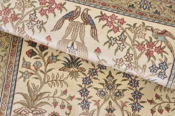 Qom Oriental Rug 79 × 123 cm, Silk, hand-knotted — view 5 Qom Oriental Rug 79 × 123 cm, Silk, hand-knotted — view 5