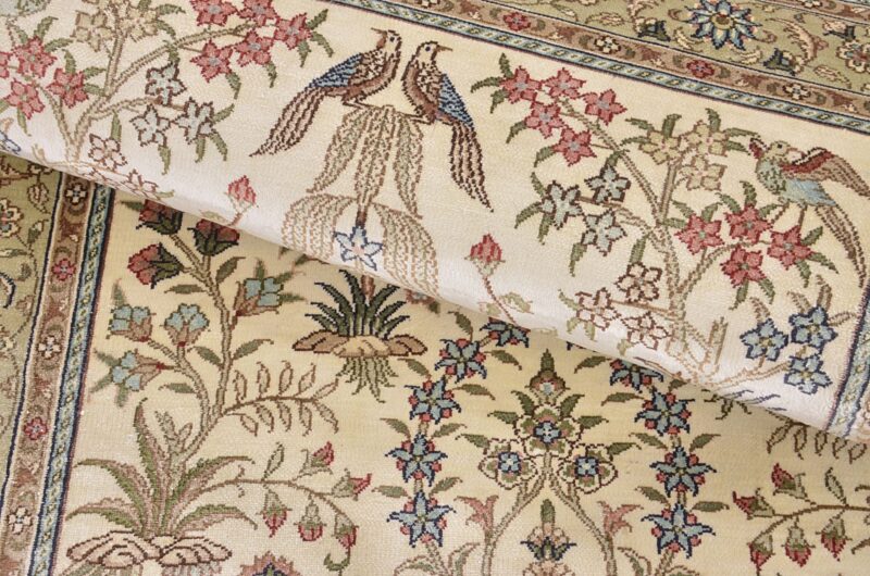 Qom Oriental Rug 79 × 123 cm, Silk, hand-knotted — view 5 Qom Oriental Rug 79 × 123 cm, Silk, hand-knotted — view 5