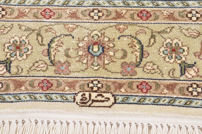 Qom Oriental Rug 79 × 123 cm, Silk, hand-knotted — view 6 Qom Oriental Rug 79 × 123 cm, Silk, hand-knotted — view 6