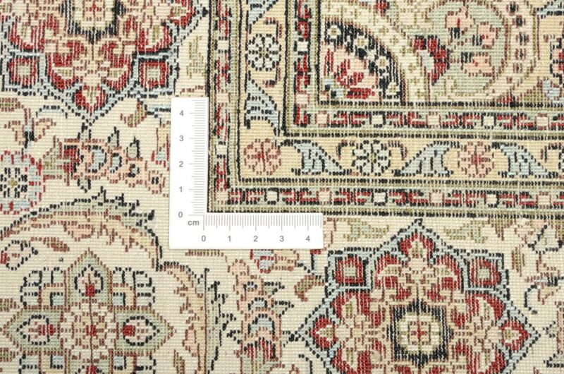 Qom Oriental Rug 91 × 152 cm, Silk, hand-knotted — view 3 Qom Oriental Rug 91 × 152 cm, Silk, hand-knotted — view 3