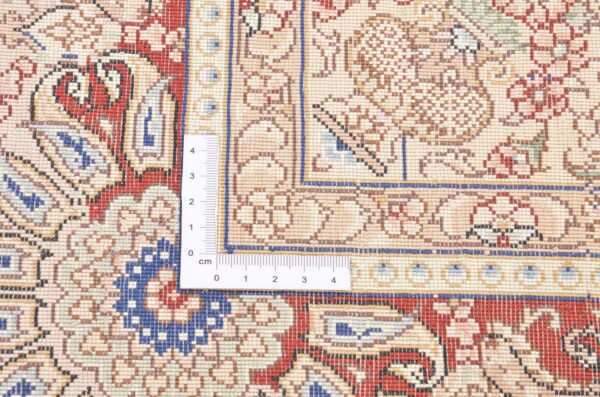 Qom Oriental Rug 92 × 136 cm, Silk, hand-knotted — view 3 Qom Oriental Rug 92 × 136 cm, Silk, hand-knotted — view 3