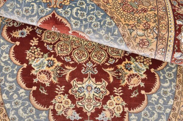Qom Oriental Rug 92 × 136 cm, Silk, hand-knotted — view 4 Qom Oriental Rug 92 × 136 cm, Silk, hand-knotted — view 4