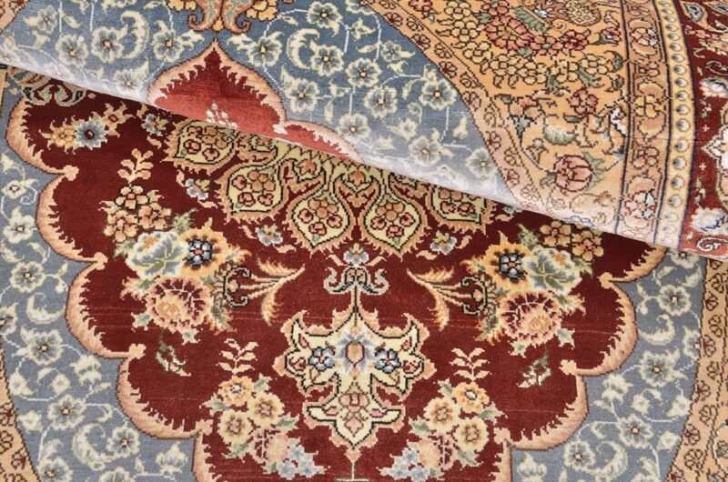 Qom Oriental Rug 92 × 136 cm, Silk, hand-knotted — view 4 Qom Oriental Rug 92 × 136 cm, Silk, hand-knotted — view 4