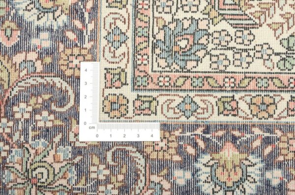 Qom Oriental Rug 92 × 150 cm, Silk, hand-knotted — view 3 Qom Oriental Rug 92 × 150 cm, Silk, hand-knotted — view 3