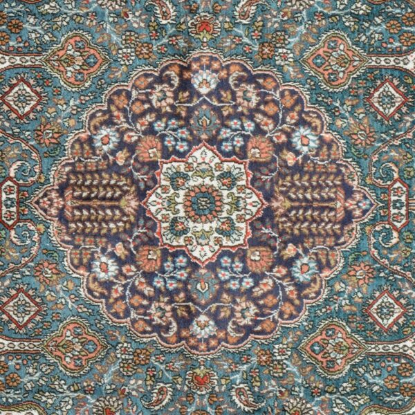 Qom Oriental Rug 92 × 150 cm, Silk, hand-knotted — view 4 Qom Oriental Rug 92 × 150 cm, Silk, hand-knotted — view 4