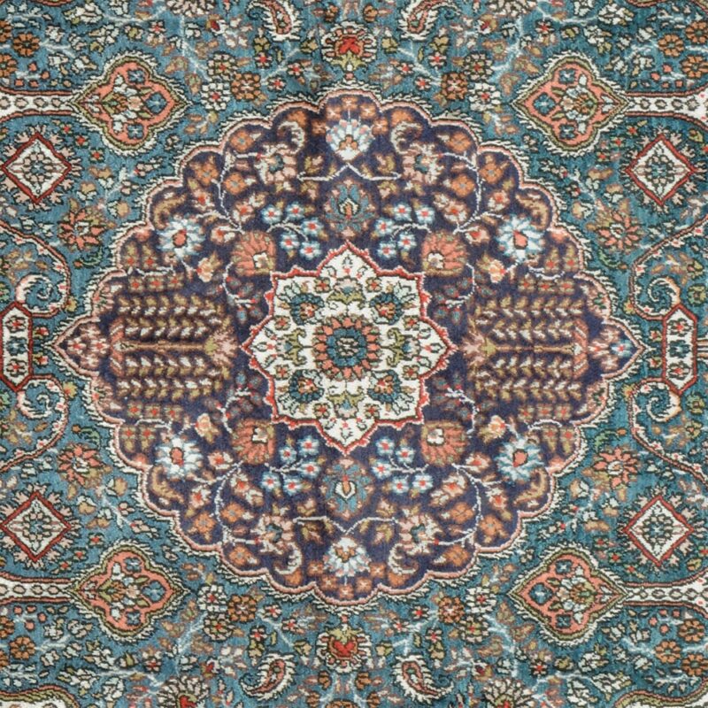 Qom Oriental Rug 92 × 150 cm, Silk, hand-knotted — view 4 Qom Oriental Rug 92 × 150 cm, Silk, hand-knotted — view 4