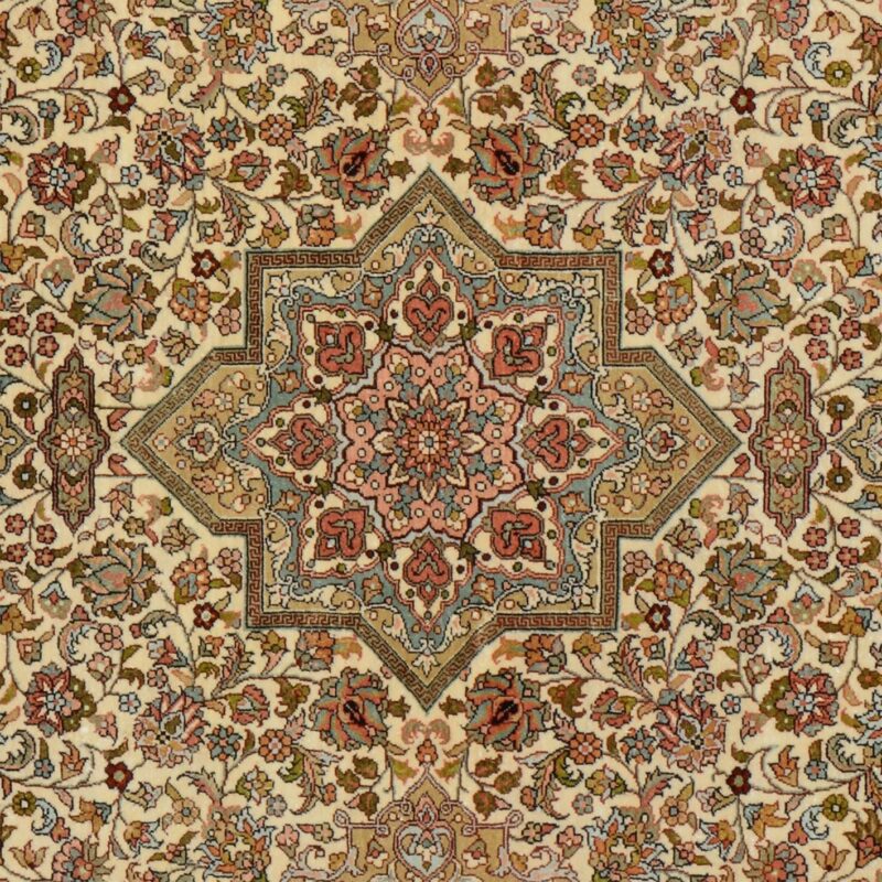 Qom Oriental Rug 92 × 152 cm, Silk, hand-knotted — view 4