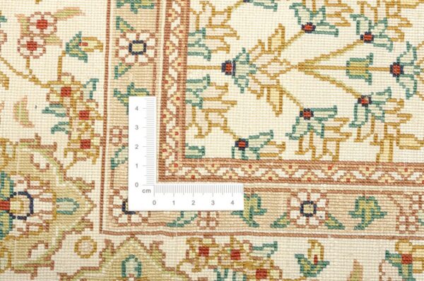 Qom Oriental Rug 93 × 147 cm, Silk, hand-knotted — view 3