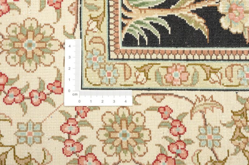 Qom Oriental Rug 93 × 155 cm, Silk, hand-knotted, exclusive — view 3 Qom Oriental Rug 93 × 155 cm, Silk, hand-knotted, exclusive — view 3